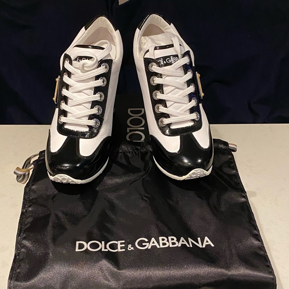 Dolce & Gabana Classic B/W wedge shoe